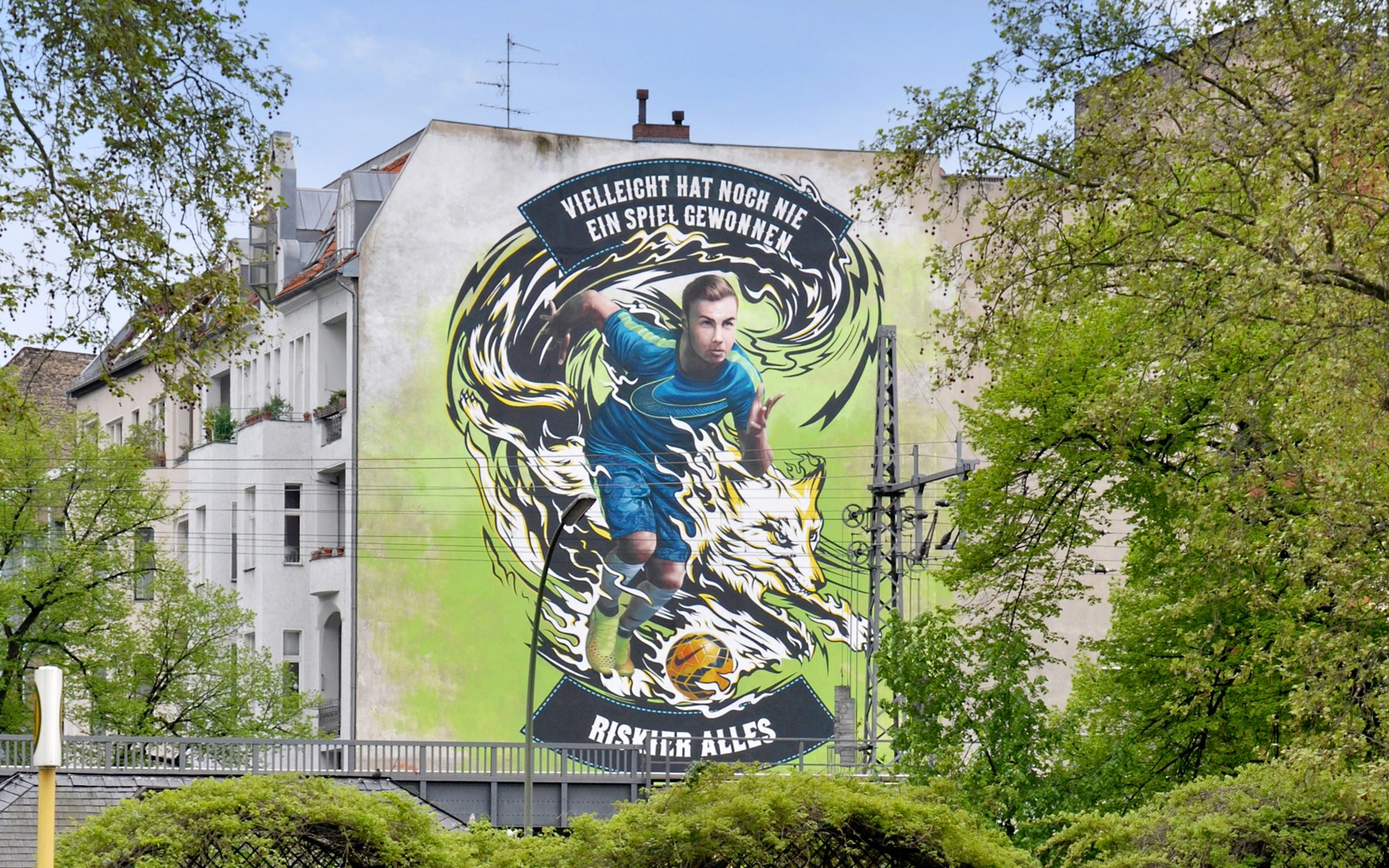 GRACO-Nike-WM-Goetze-Savignyplatz-Berlin-Wandmalerei GRACO-Nike-WM-Goetze-Savignyplatz-Berlin-Wandmalerei