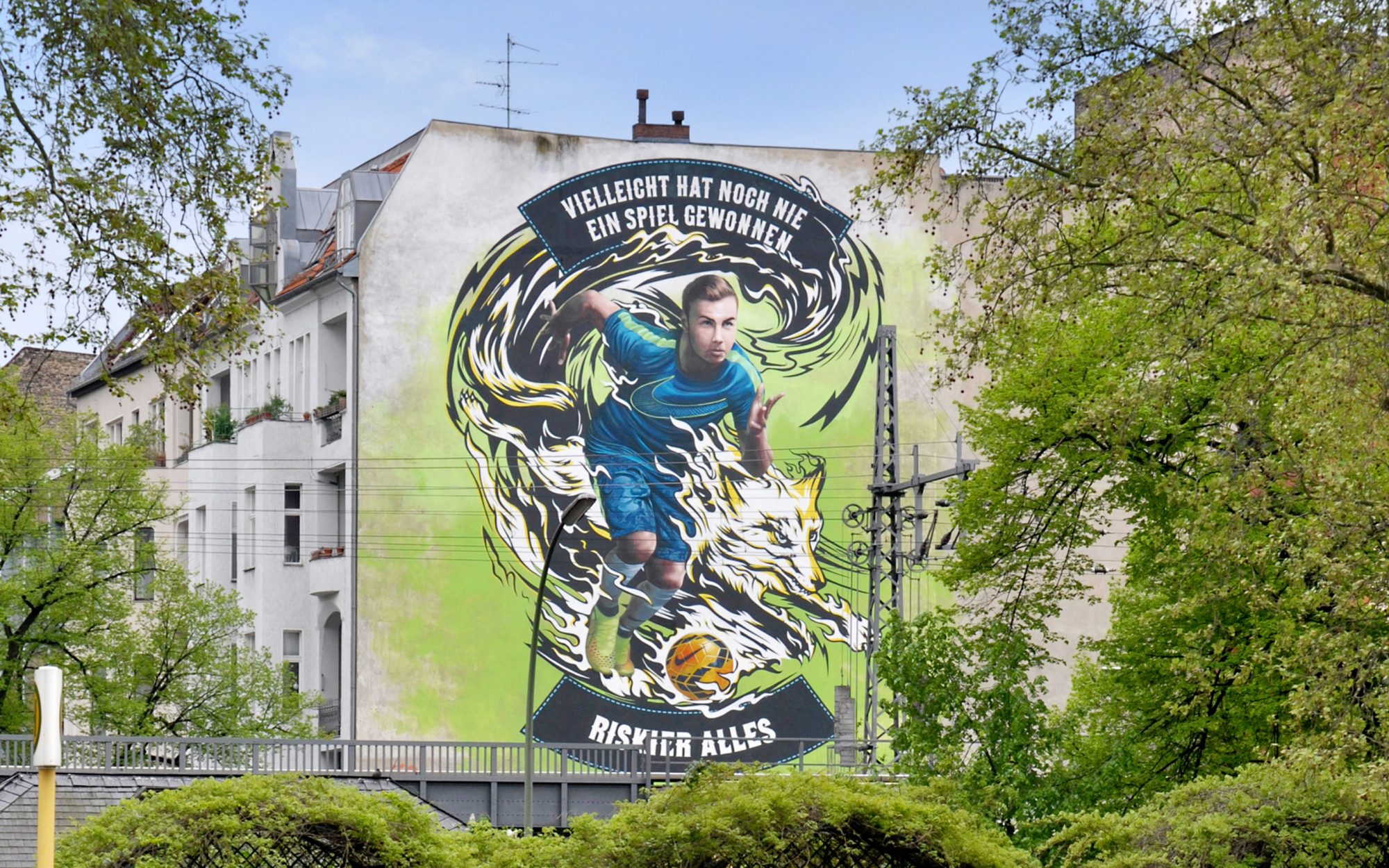GRACO-Nike-WM-Goetze-Savignyplatz-Berlin-Wandmalerei GRACO-Nike-WM-Goetze-Savignyplatz-Berlin-Wandmalerei